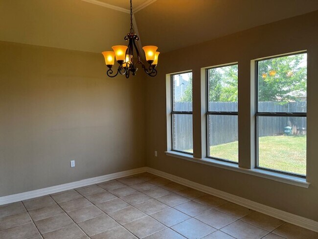 Building Photo - Legacy Home!