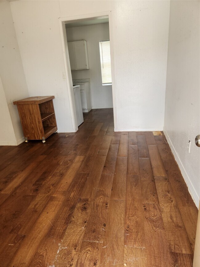 Foto del edificio - 1016 Miles St