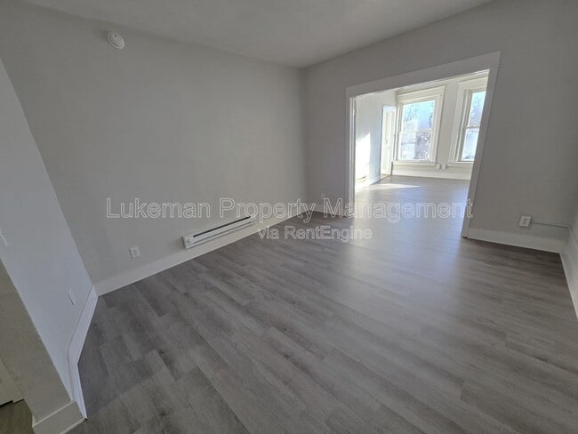 Foto del edificio - 1338 Portage Street