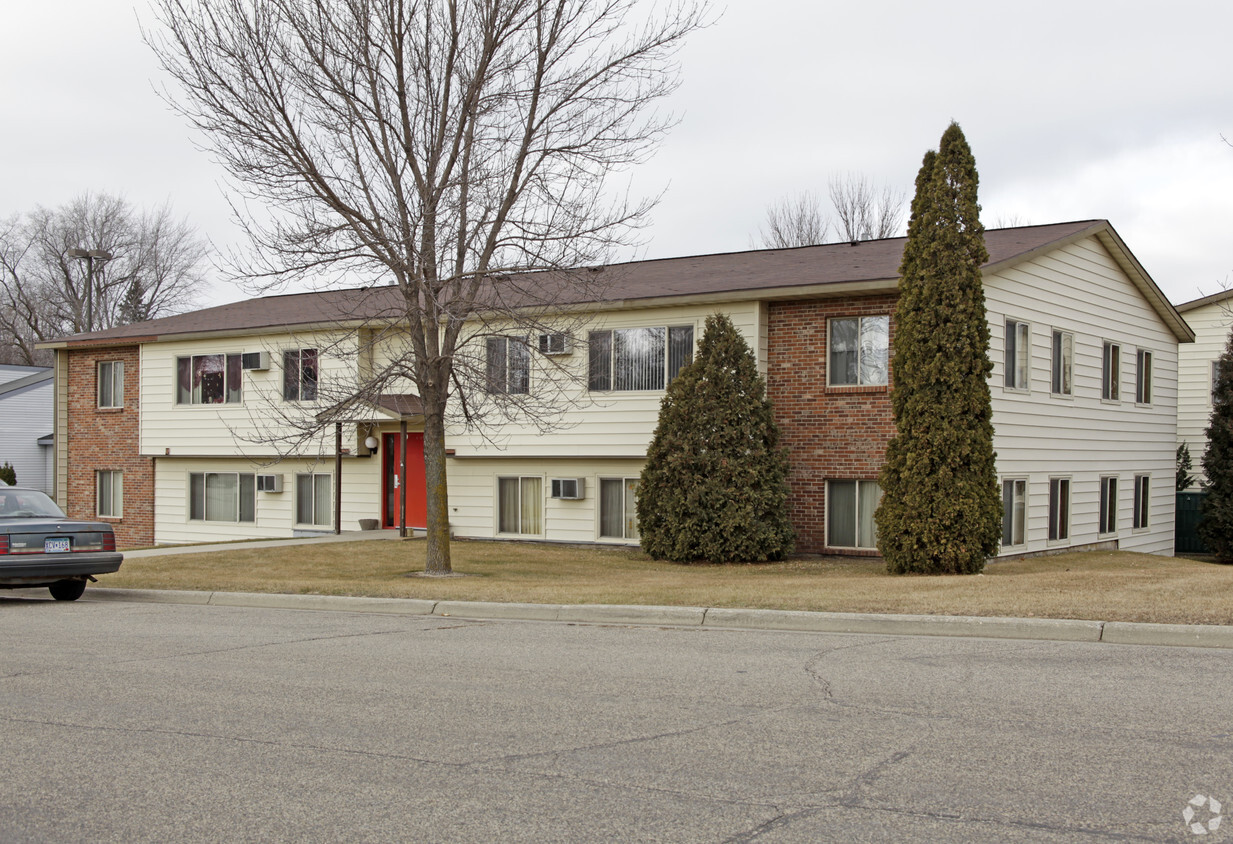 Building Photo - 404 10th St S