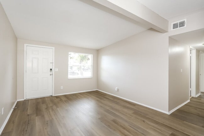 Building Photo - 1009 Beckner Ave