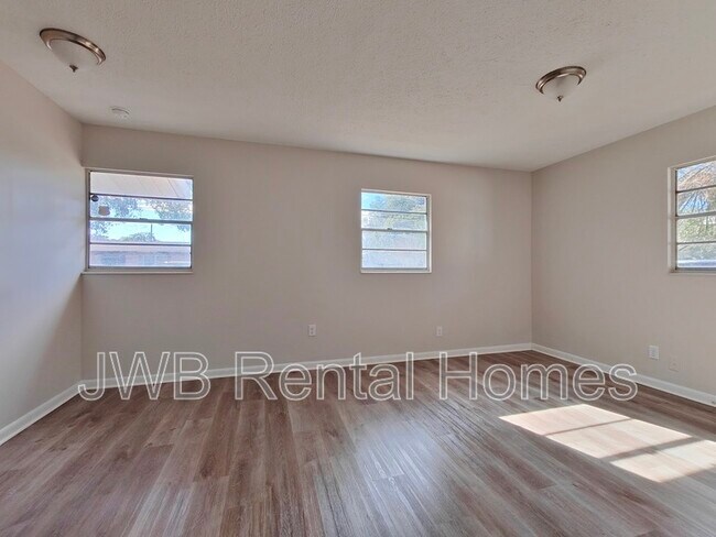 Foto del edificio - 2153 W 14th St