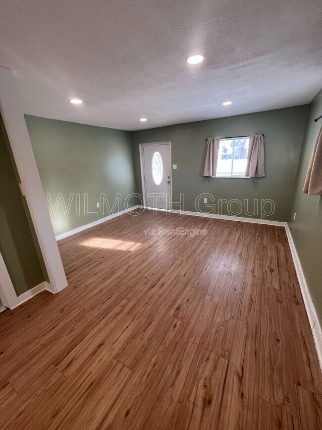 Foto del edificio - 2530 N Temple Ave