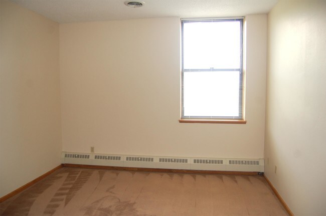 Building Photo - 916 E 3rd St