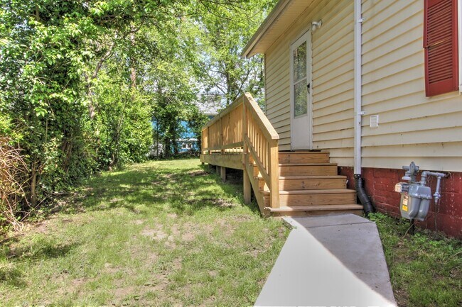 Building Photo - Craftsman bungalow with large fenced yard ...