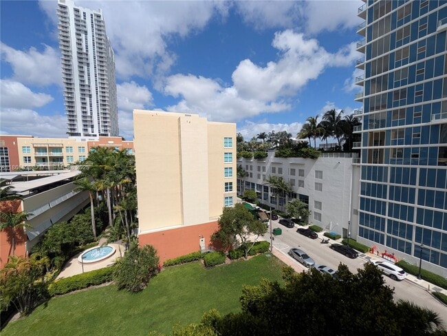 Building Photo - 2000 N Bayshore Dr