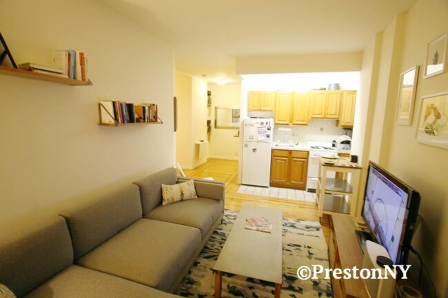 Foto del edificio - 272 Bleecker St