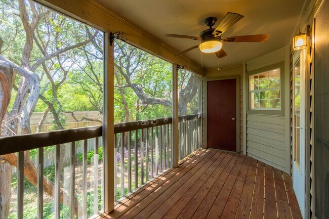 Building Photo - Cozy 1 bedroom Minutes North of Downtown Austin!