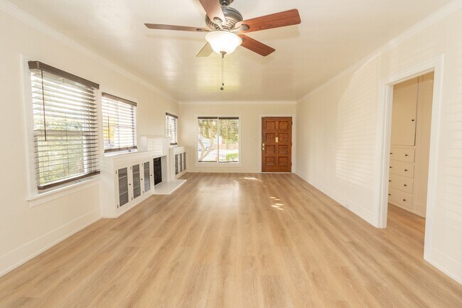 Foto del edificio - 2 Bed/1 Bath North Park Spanish Craftsman w/ Yard + Driveway Parking