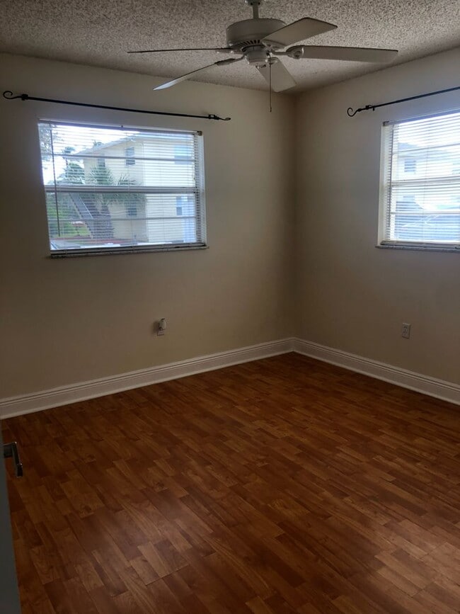 Building Photo - ANNUAL RENTAL - POINCIANA-2 BED/1 BATH