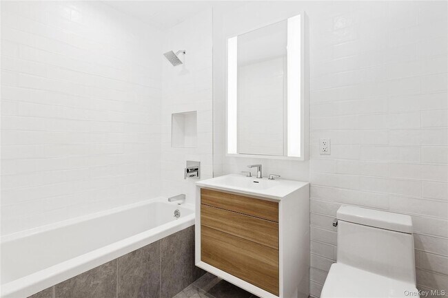 Foto del edificio - 264 Webster Ave