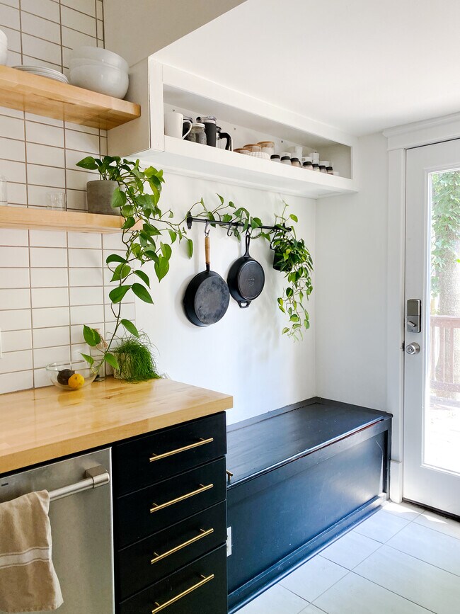 Kitchen - 4149 Harrison St