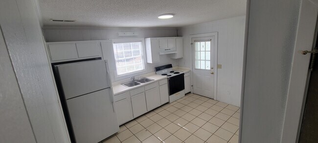 Foto del edificio - 5426 Sidbury Rd