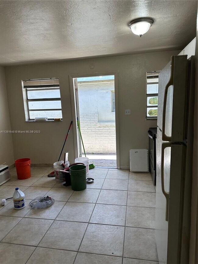 Foto del edificio - 2645 NW 21st Ave