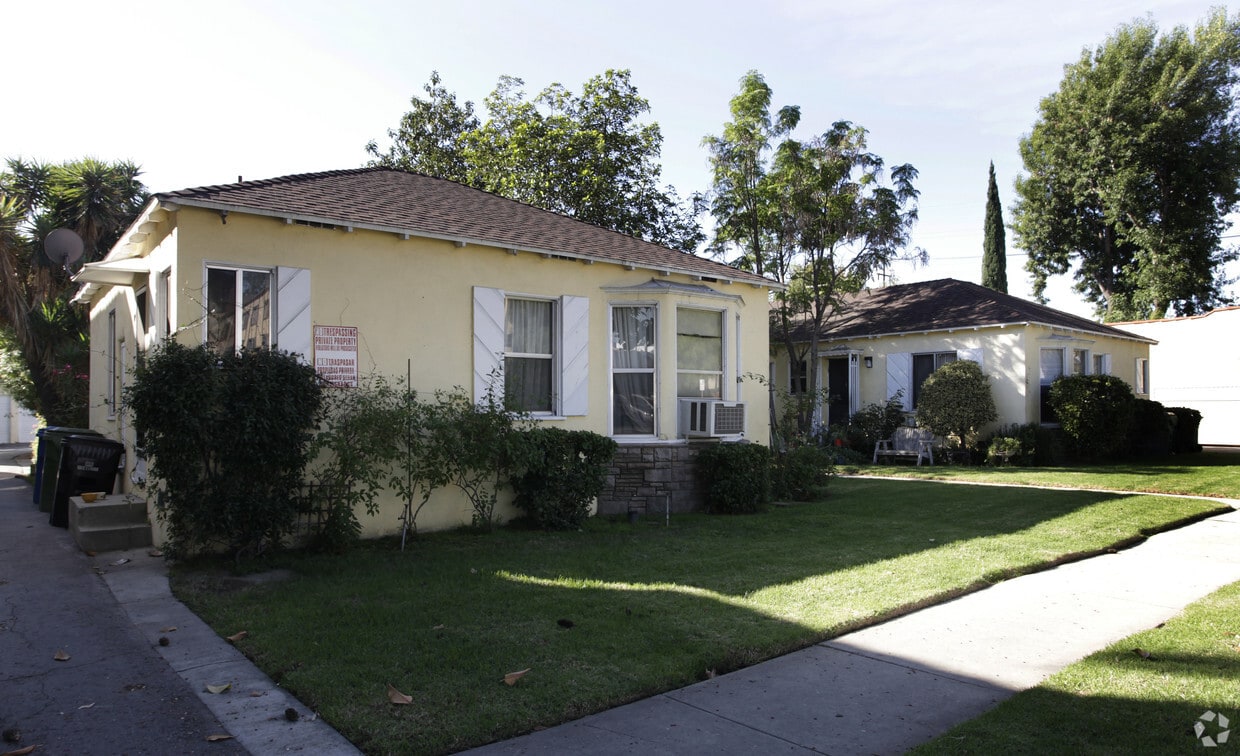 Primary Photo - 10942-10946 Hortense St
