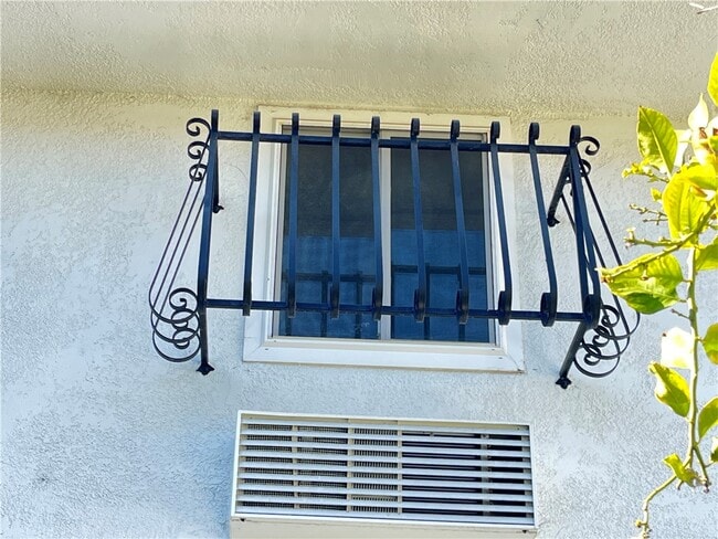 Building Photo - 2302 Via Puerta