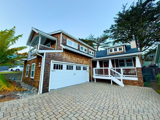 Building Photo - 251 San Pedro Ave