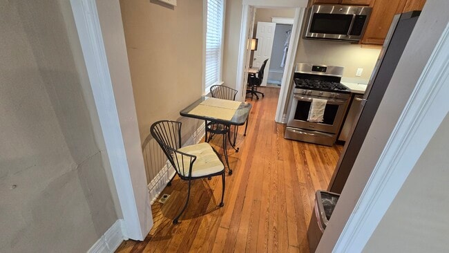 Cozy Dining - 210 S Logan St