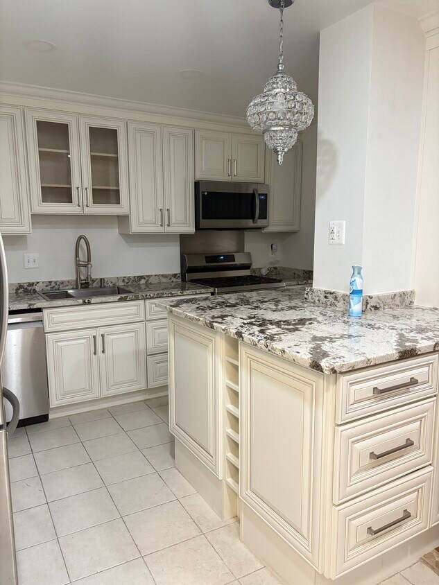 Kitchen - 4515 Willard Ave