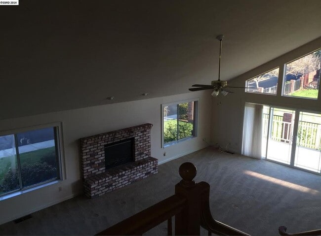 Building Photo - 5650 Edgeview Dr