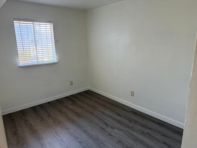 Foto del edificio - 3 Bedroom 1.5 Bathroom Townhouse