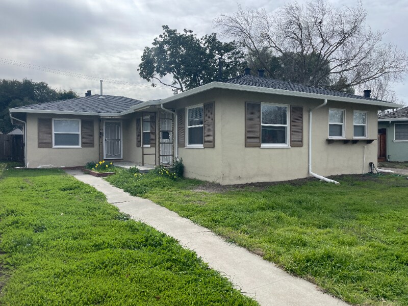 Primary Photo - 2092 Heatherdale Ave