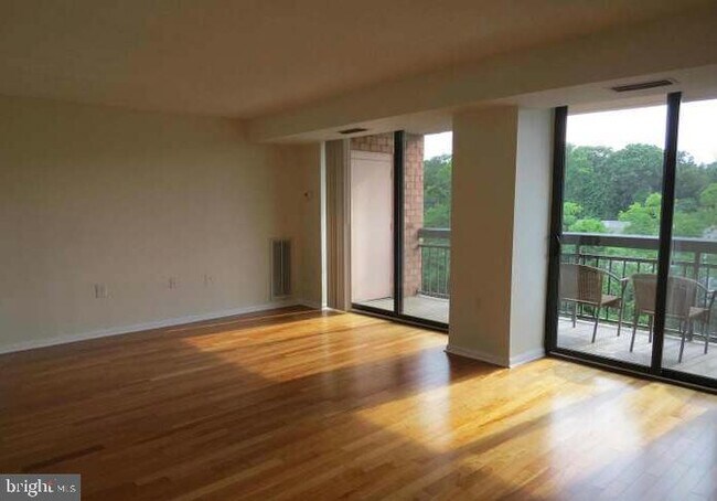 Foto del edificio - 2230 George C Marshall Dr