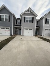 Building Photo - 400 el Camino Dr