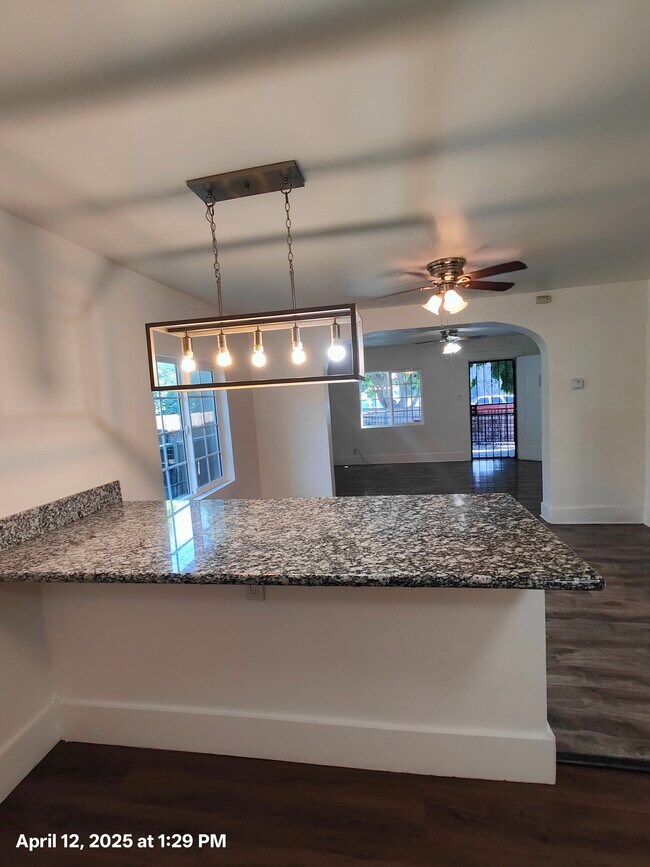 Foto del edificio - 3319 Roseview Ave