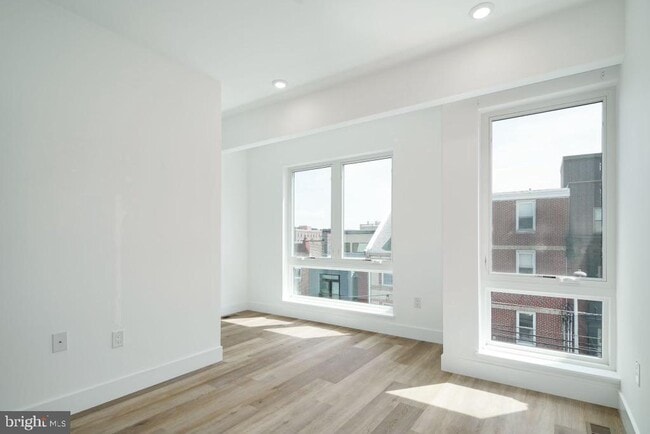 Building Photo - 930 N 2nd St