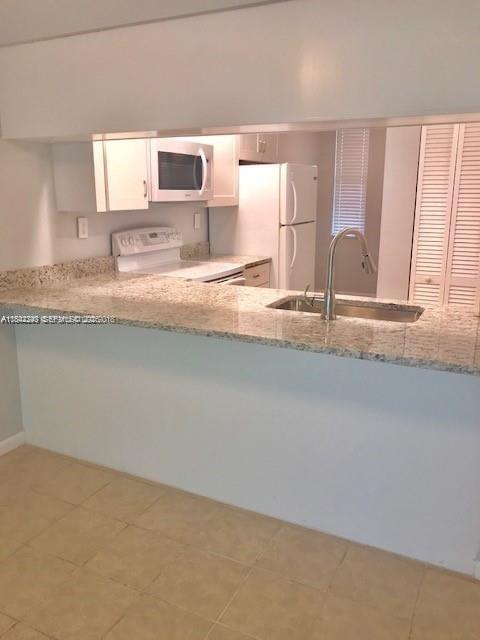 Foto del edificio - 6800 Cypress Rd