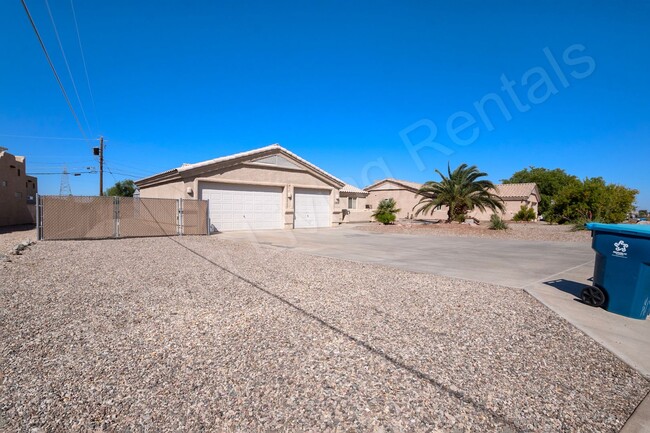 Building Photo - YOUR DREAM HOME AWAITS!