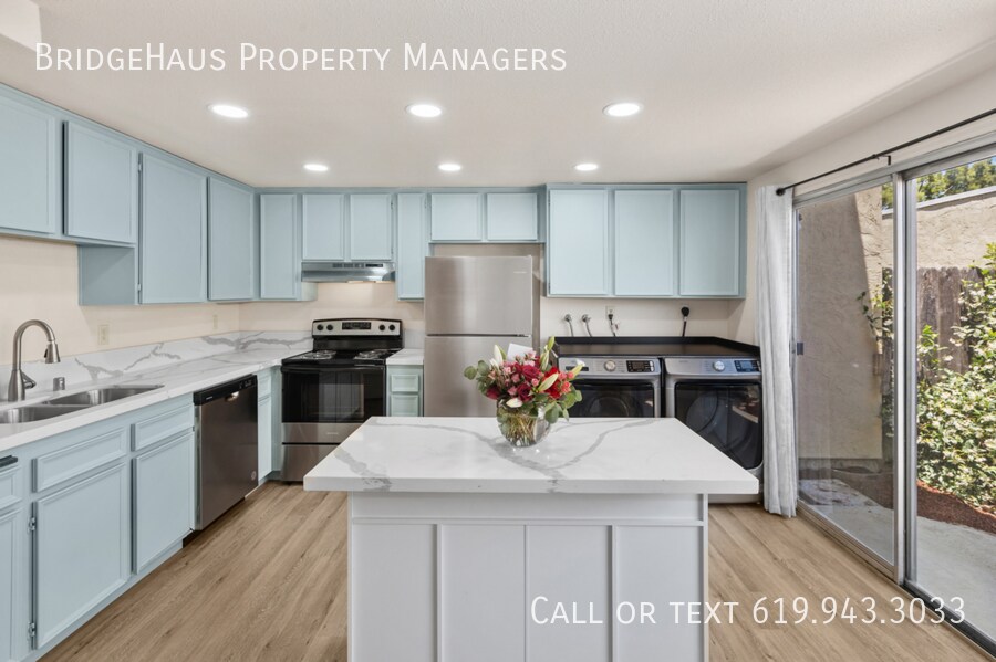 Primary Photo - Stunning newly remodeled 3 bed / 2.5 bath ...