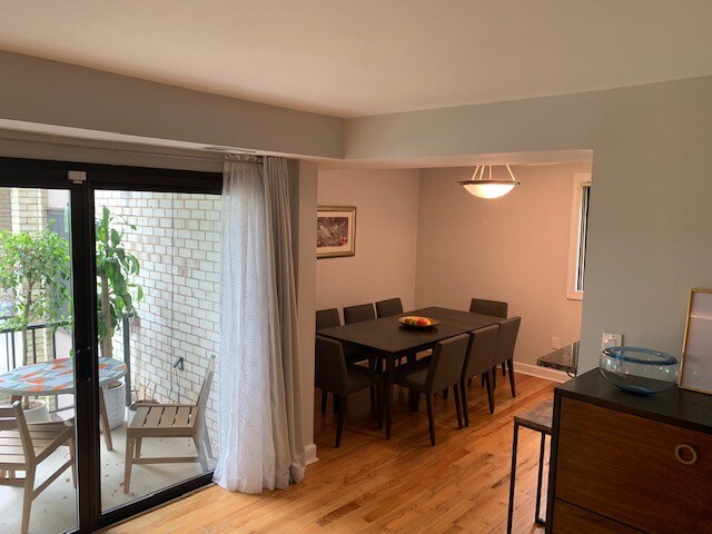 Foto del edificio - 10853 Amherst Ave