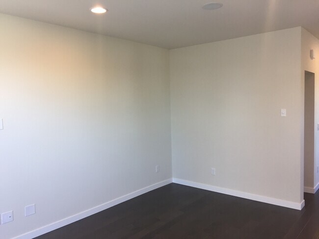 Foto del edificio - Newer Townhouse in Lake Forest Park!