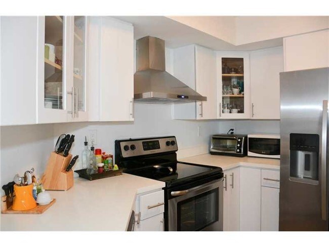 Building Photo - 6767 Collins Ave