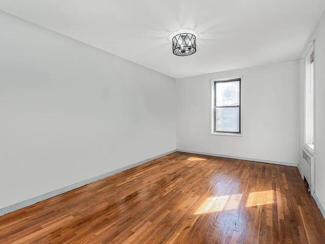 Building Photo - 525 W 235th St