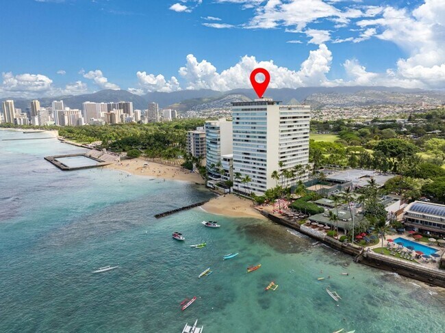 Foto del edificio - Colony Surf Luxe: Oceanfront 1BR w/ Diamond Head Views, A/C & Prime Location