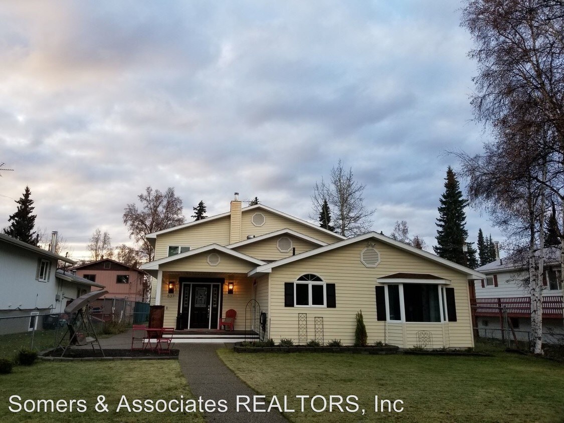 Primary Photo - 4 br, 3 bath House - 537 Farewell Ave.