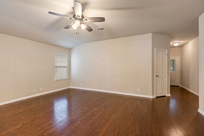 Building Photo - Modern Comfort Meets Everyday Convenience ...