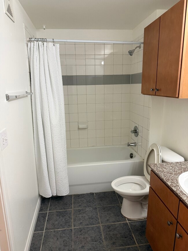 Building Photo - 2502 Leon St