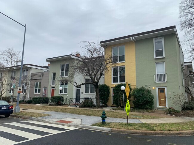 Foto del edificio - 270 G St SW