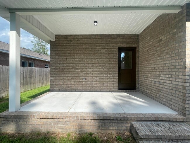 Building Photo - 1578 Hickory St