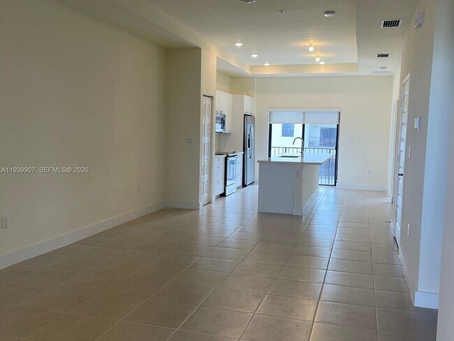 Foto del edificio - 7915 NW 104th Ave