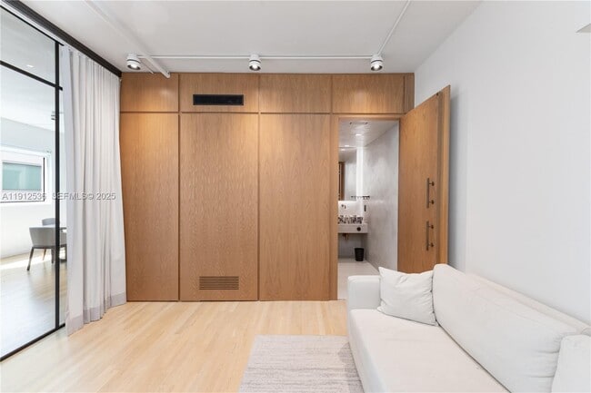 Foto del edificio - 1700 Meridian Ave