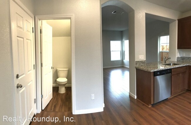 Building Photo - 3 br, 2.5 bath House - 8108 Creeping Willo...