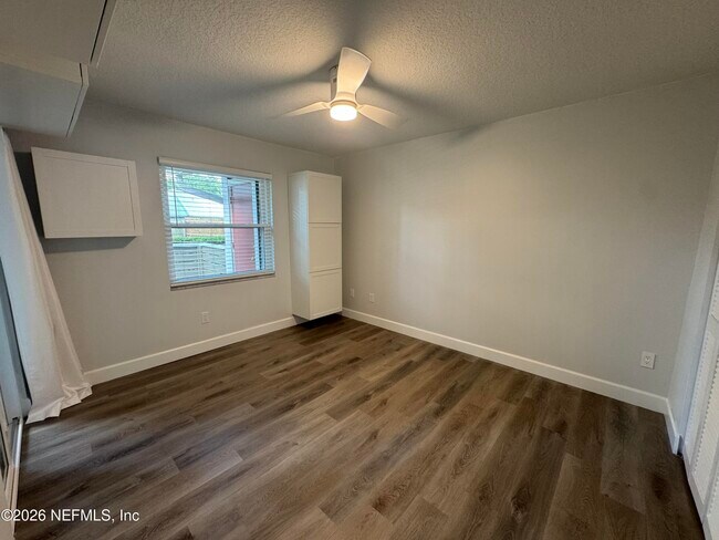 Foto del edificio - 8428 Long Meadow Cir N