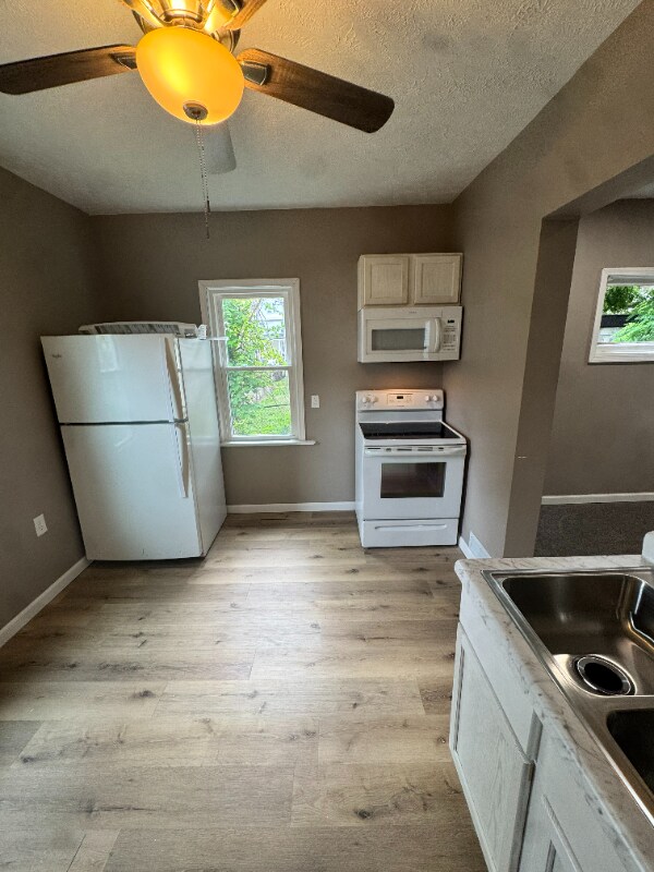 Foto del edificio - 3876 W 18th St