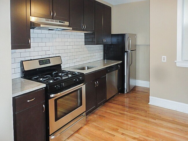 Foto del edificio - 5061 N Damen Ave