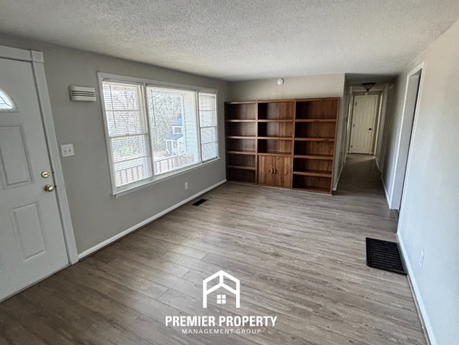 Building Photo - Family-Friendly 3BR Trussville Home with Hardwood Floors & Spacious Backyard